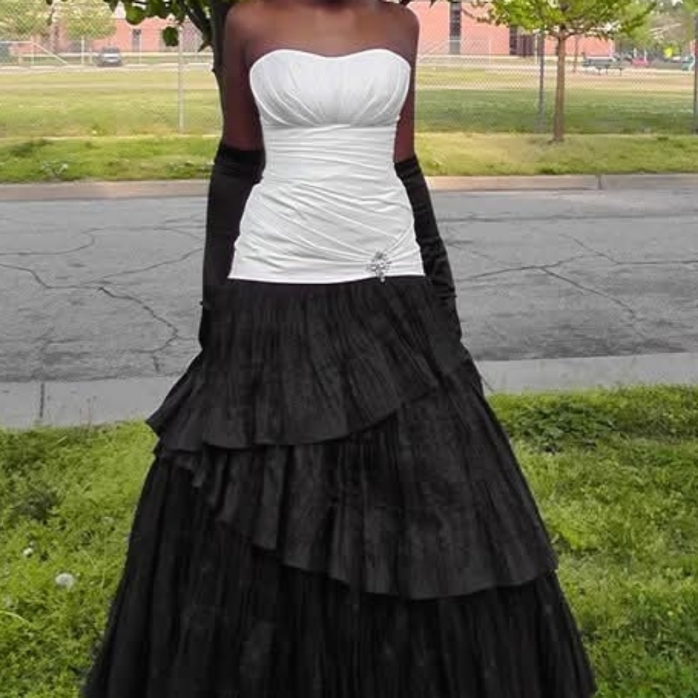 Elegant Strapless Two-Tone Tiered Ball Gown Dress - White & Black